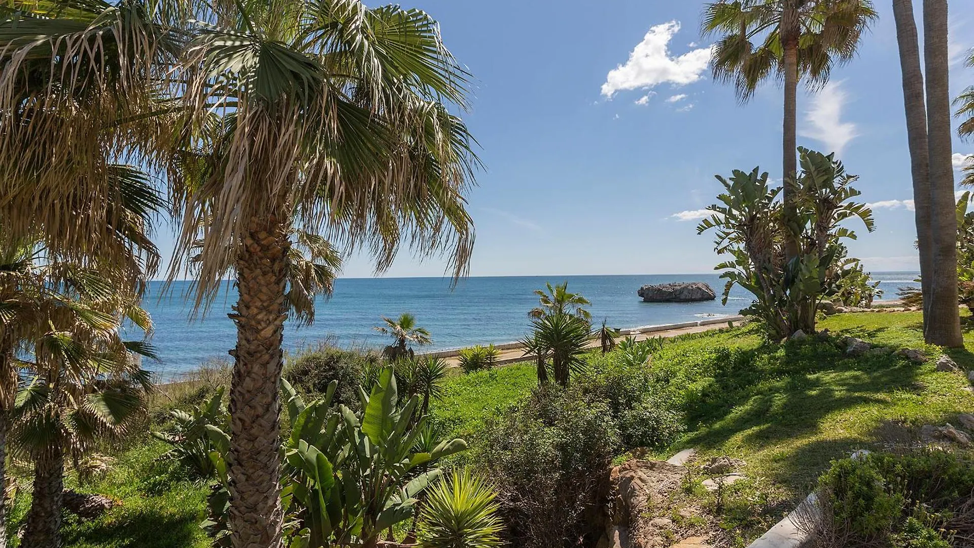 Casa Primera Linea 4 Dormitorios Estepona 0*,  Spain