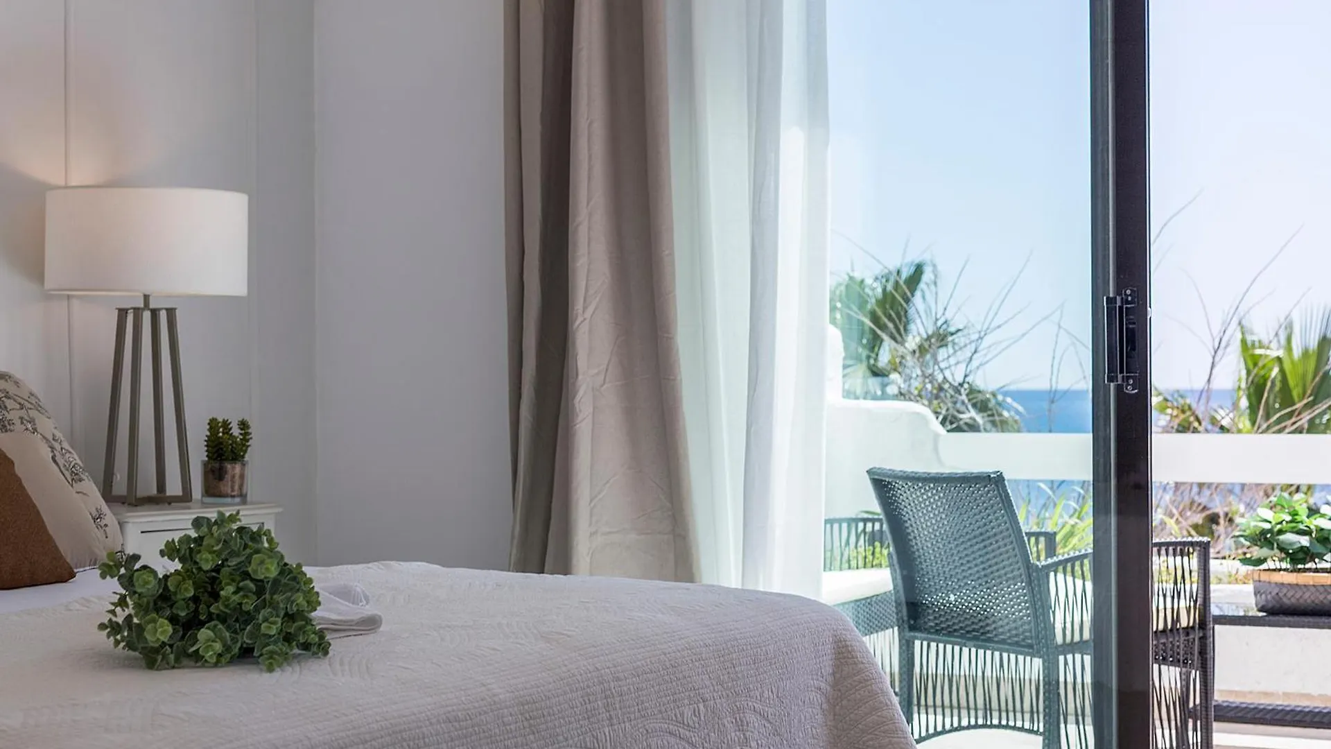 Casa Primera Linea 4 Dormitorios Estepona
