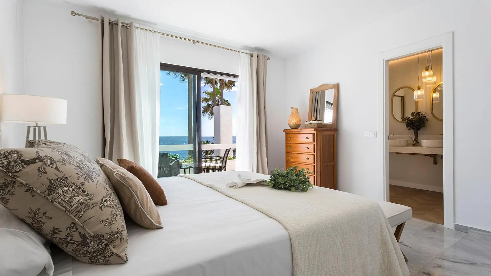 Casa Primera Linea 4 Dormitorios Estepona