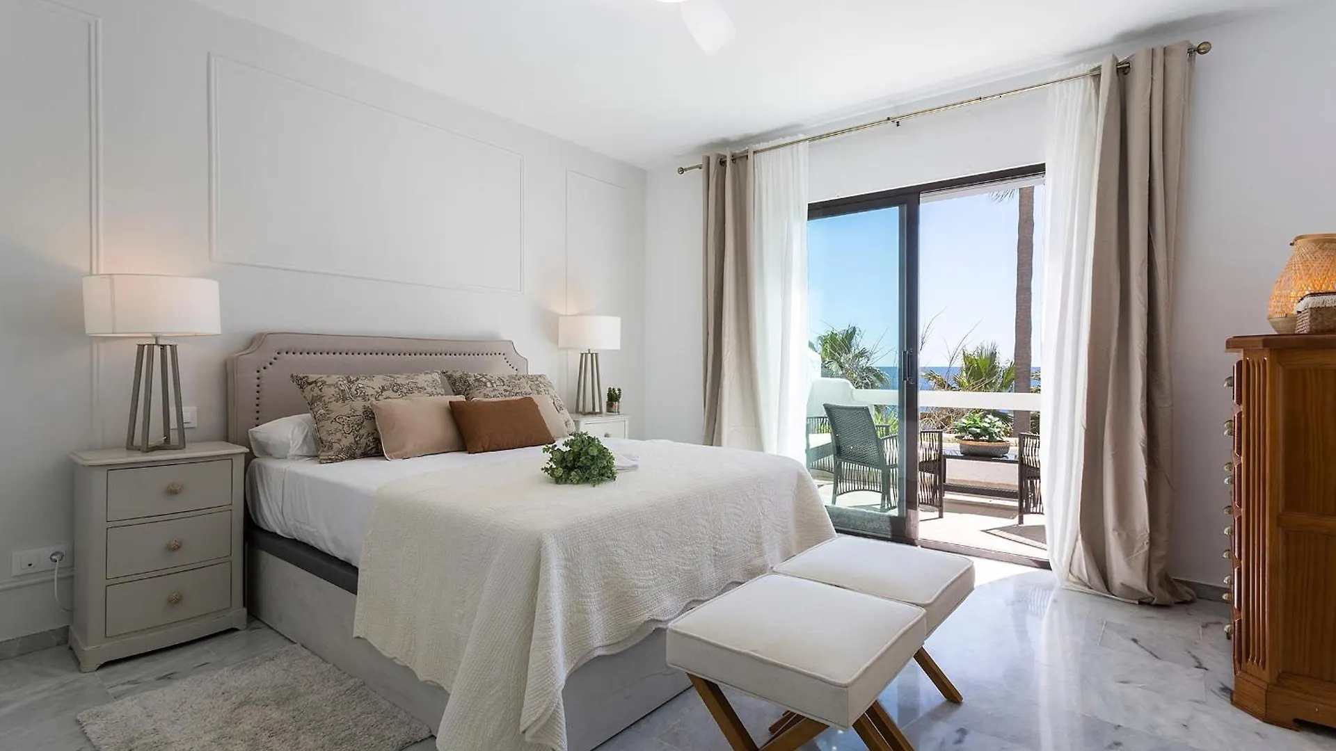 Casa Primera Linea 4 Dormitorios Estepona Spain